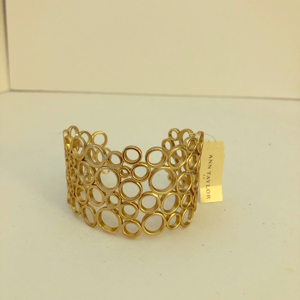 NWT Gold circle cuff from Ann Taylor 💝